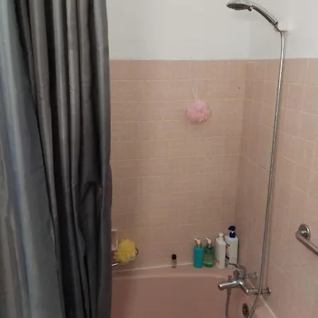 Econmic In A Private Apartman *